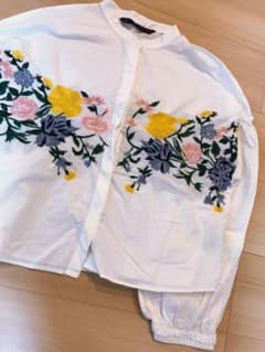 ZARA 花柄シャツ　トップスのサムネイル