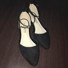 ストラップ付きパンプスのサムネイル