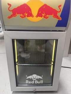 Red Bull 冷蔵庫 ケース　ジャンク品 Red Bull 冷蔵庫 ケース ジャンク品 - メルカリ