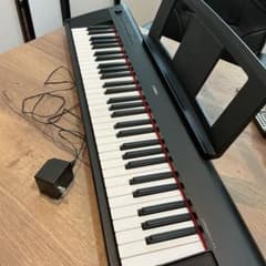 YAMAHA 電子キーボード 2016年製 譜面台・アダプター付き - メルカリ