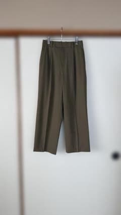 UNIQLO タックワイドパンツ Mサイズ オリーブのサムネイル