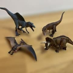 恐竜 フィギュア ティラノサウルス プテラノドン トリケラトプス スピノサウルス Amazon.co.jp: シュライヒ 恐竜 トリケラトプス フィギュア