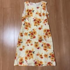 花柄ワンピースのサムネイル