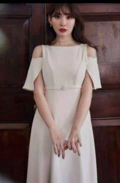 未使用級⭐︎ Adelaide Slit Sleeve Belted Dress - メルカリ