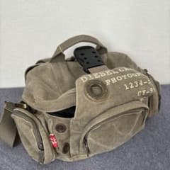 【多機能✨ミリタリースタイル】　DIESEL　ディーゼル　ボディーバッグ カーキのサムネイル