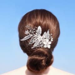 繊細ながらも華やかなヘッドアクセサリー 結婚式 前撮りのサムネイル
