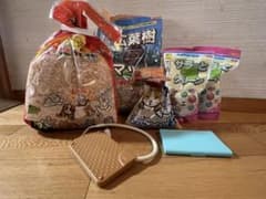 ハムスター飼育セット(おがくず、浴び砂、トイレ砂、保温・保冷マット)のサムネイル