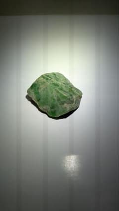 糸魚川産　天然翡翠 原石 45g 透過性ありのサムネイル