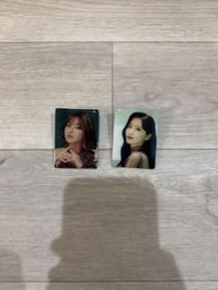 TWICE ピンバッジ ジヒョ モモ 2種セットのサムネイル