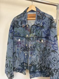 ほぼ新品】VETEMENTS グラフィティデニムジャケット - メルカリ