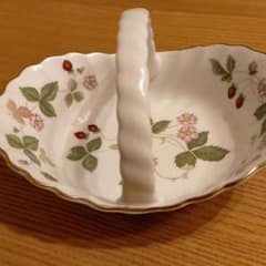 ワイルドストロベリー陶器のミニバスケットのサムネイル