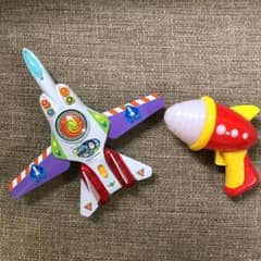 トイストーリー　バズライトイヤー　おもちゃ　アストロブラスター　飛行機　光線銃のサムネイル