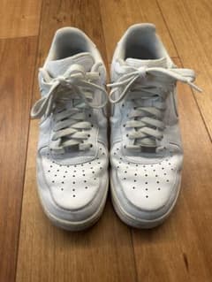 Nike Air Force 1 ホワイトスニーカーのサムネイル