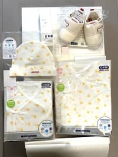 【新品未使用】ミキハウス慶應義塾大学病院新生児（サイズ50） 新品未使用 ミキハウス新生児セット（サイズ50）慶應義塾大学病院 出産