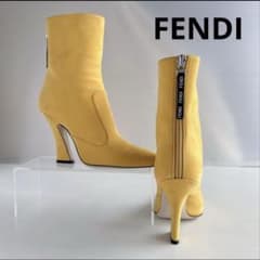 FENDI 黄色のレザーショートブーツのサムネイル
