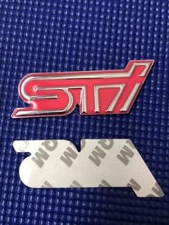 値引き中　STI エンブレム　チェリーレッド　1個のサムネイル