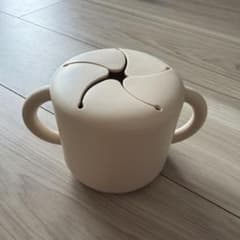 mushie スナックカップ シリコン製のサムネイル