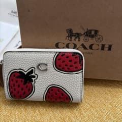 COACH ストロベリー柄 カードケース - メルカリ