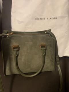 【美品】袋付き★CHARLES & KEITH★ショルダーバックのサムネイル