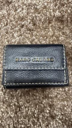MARC JACOBS 黒 レザー 三つ折り財布 - メルカリ