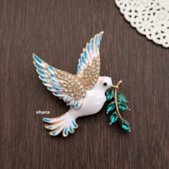 K22】枝をくわえた青い羽の鳥ブローチ サイズ大 北欧風 - メルカリ