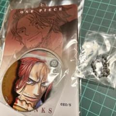 ワンピース ONE PIECE 缶バッジ＆特製ホルダー シャンクス - メルカリ