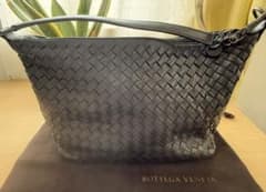 Bottega Veneta ブラックレザーショルダーバッグのサムネイル