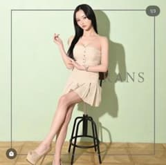 ベージュ ストラップレス ミニドレスのサムネイル