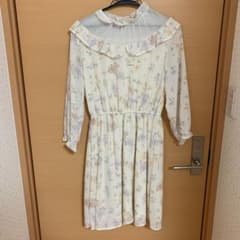 花柄ワンピースのサムネイル