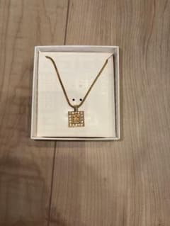 GIVENCHY スクエアロゴ ラインストーン ネックレス ゴールドのサムネイル