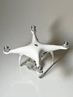 DJI Phantom 4 PRO + V2.0　バッテリー3個　ケース付きのサムネイル