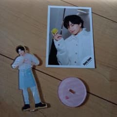 中島健人アクリルスタンド と公式写真のサムネイル