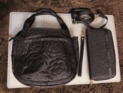 LeSportsac パフィーブロッサムズのシリーズのバックと長財布のセット LeSportsac パフィーブロッサムズのシリーズのバックと長財布のセット