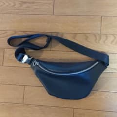 ハレ　レザーボディバッグのサムネイル