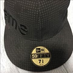 supreme NEWERA キャップのサムネイル
