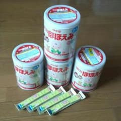 明治 ほほえみ大缶 800㌘×4　キューブ4本付き未開封のサムネイル