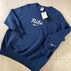 NIKE ナイキ 刺繍ロゴ オーバーサイズ クルーネック トレーナー 未使用のサムネイル