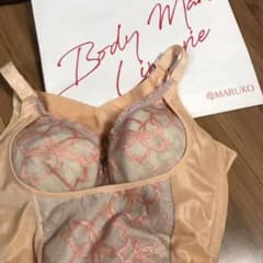 ほぼ新品　マルコ　サクラ　ボディシェイパーのサムネイル