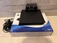 プレイステーション4本体　ブラック　500GBのサムネイル