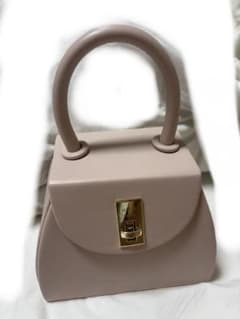 セルフォード スタッズ付きライトグレー ハンドバッグ | Shop at 