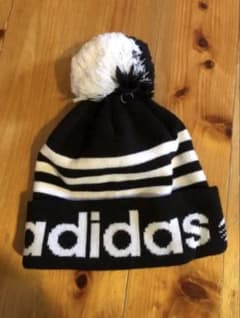 adidas ニット帽 ビーニー ポンポン付きのサムネイル