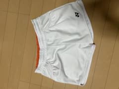 ヨネックス ホワイトショートパンツ　Mのサムネイル