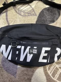 NEW ERA ボディバッグ ブラックのサムネイル