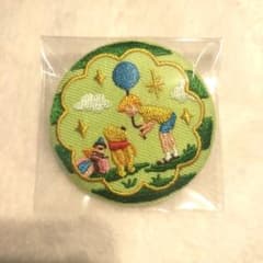 ⭐即購入OK⭐ ディズニービスケット ウィニー・ザ・プー 缶バッチ プーさんのサムネイル