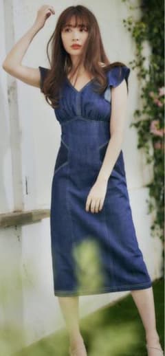 Ruffled Shoulder Denim Midi Dressのサムネイル