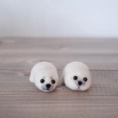 展示のみ☆らっこ ゴマフアザラシ 羊毛フェルト 人形 ハンドメイド 羊毛フェルトのアザラシ ハンドメイド 人形 インテリア オブジェ