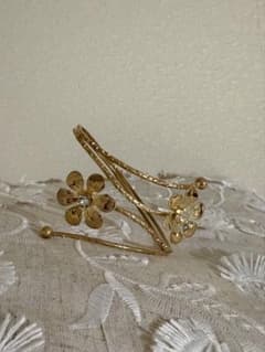 ゴールド 花モチーフ アームバングルのサムネイル