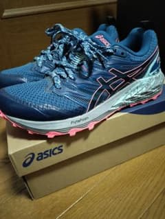 asics FlyteFoam トレイルスニーカー 青/ピンクのサムネイル
