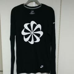 専用 ナイキ ロングTシャツ 風車柄のサムネイル