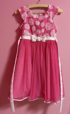 140 ピンク 薔薇柄 ドレス チュールスカート リボン付きのサムネイル